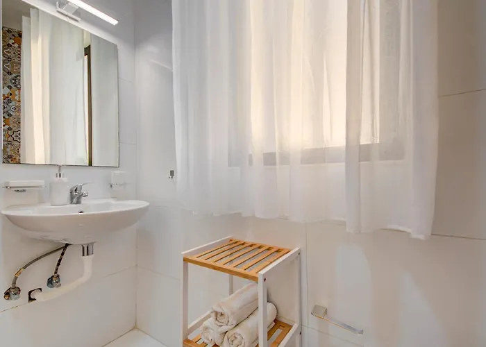 D View * St Paul's Bay